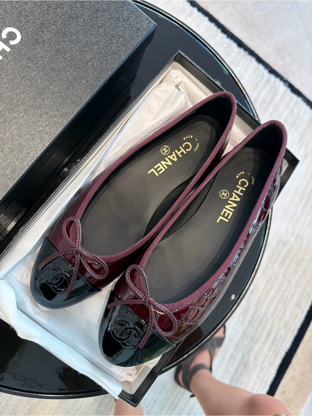 Sz 39/US 8 CHANEL Burgundy Croc Ballet Flats - Picture 2 of 3